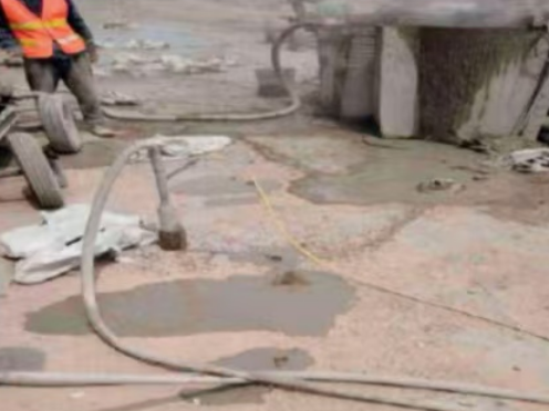 鄂尔多斯水泥混凝土路面板底注浆技术 路面脱空注浆整治方案